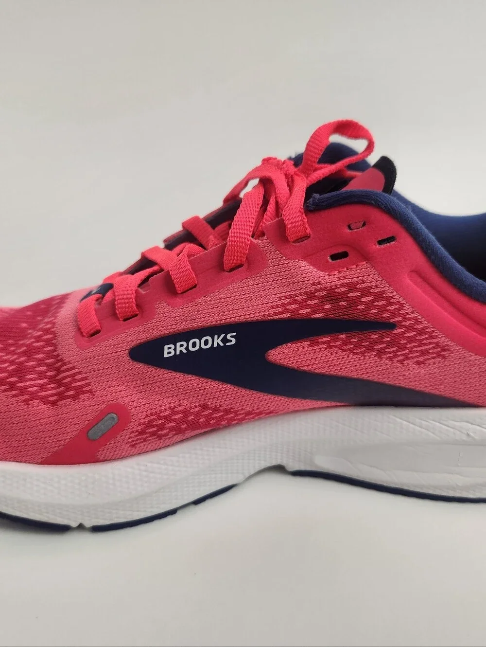 Brooks Launch 9 Women's Size 9 B Medium Coral Pink Navy White Running Shoes
